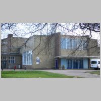 Maxwell Fry & Walter Gropius, Impington Village College. Impington, Cambridgeshire (1937), Foto Justinc, Wikipedia.jpg